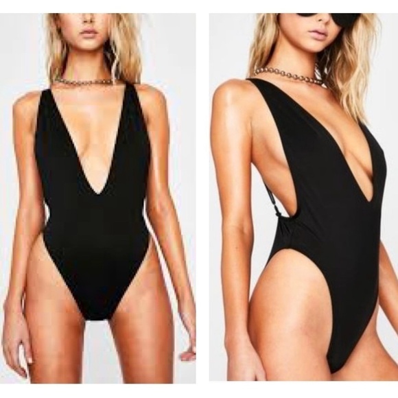 Dippin’ Daisy’s Toxic Fantasy Deep V Neck One
Piece Swimsuit Burgundy L - Picture 2 of 10